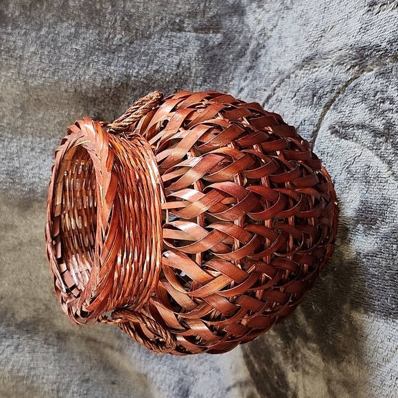 Hand woven chestnut vase basket ring handle small - Picture 1 of 5